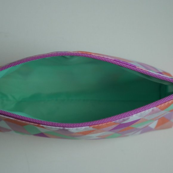 Clinique Cosmetic Bag - Picture 7 of 7